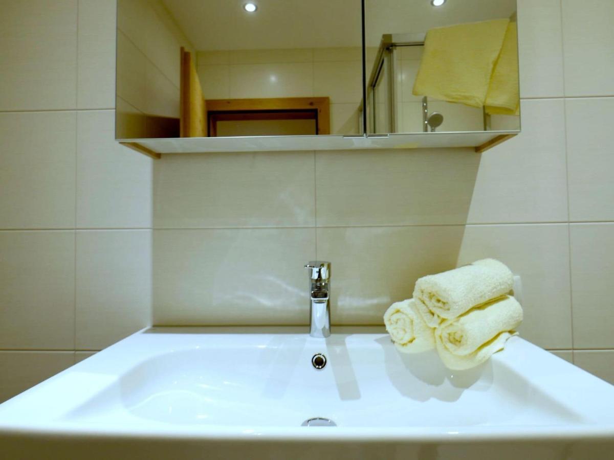 Top Holiday Flat In Fuegen Near The Ski Area Esterno foto