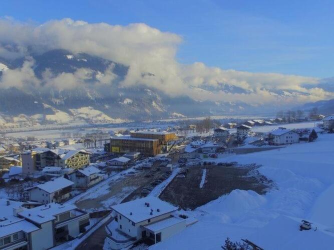 Top Holiday Flat In Fuegen Near The Ski Area Esterno foto